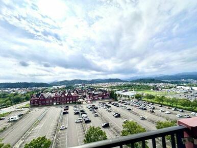 前面に遮るものがなく、見晴らしの良い眺望。