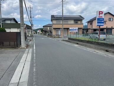 物件の前面道路入口付近です。