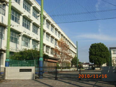 新吉田小学校