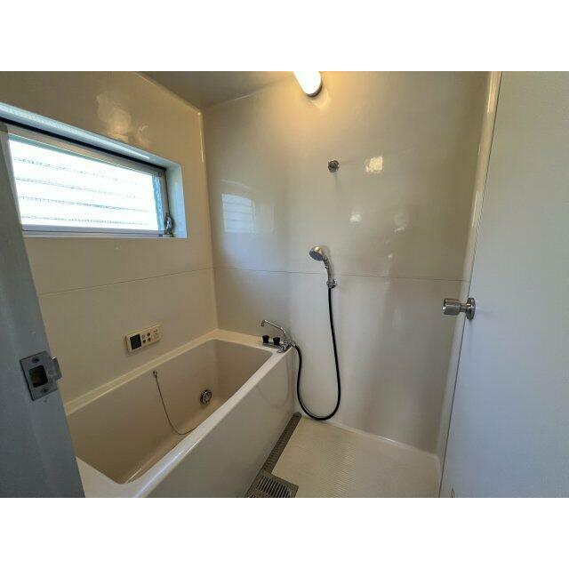 大きな窓があり、喚起も◎