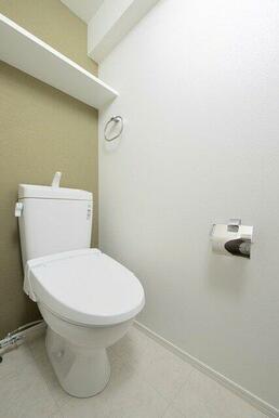 サイト内写真トイレフロアカラー相違（※現況優先）
