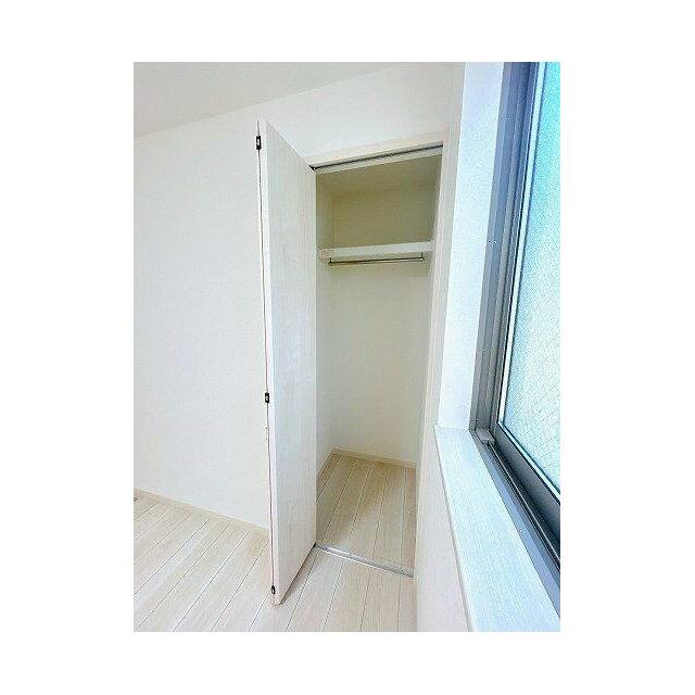 「２階中洋室収納」