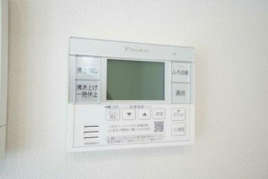 エコキュートは使い方次第でガスを使用するよりも光熱費を抑えられます。※類似物件の参考画像です。