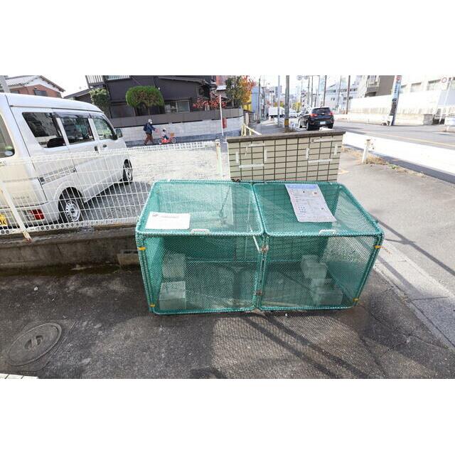 ゴミ置場敷地内