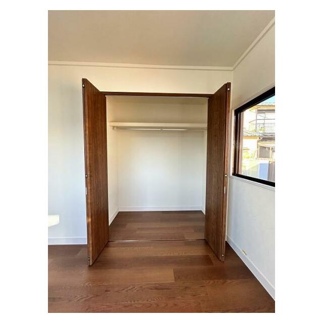 「2階東洋室」押し入れからクローゼットに変更しました。