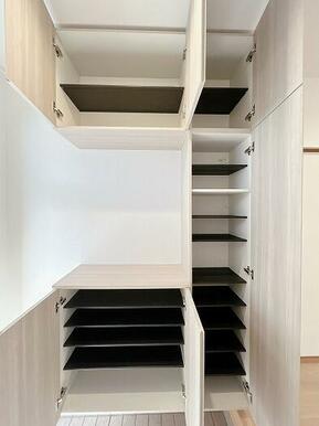 「玄関」大容量収納可能なクローゼットがございます