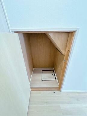 「階段下収納」廊下収納として利用いただけます