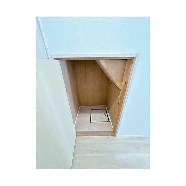 「階段下収納」廊下収納として利用いただけます