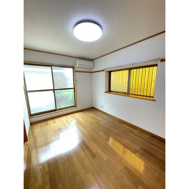 窓多く通風良好！窓に目隠しあり！