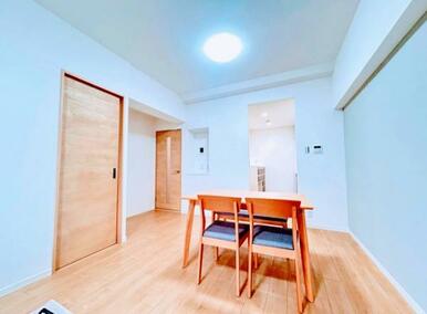 「LDK」ダイニングスペースもしっかり確保できます。テーブルとイスはそのままお引き渡し致します