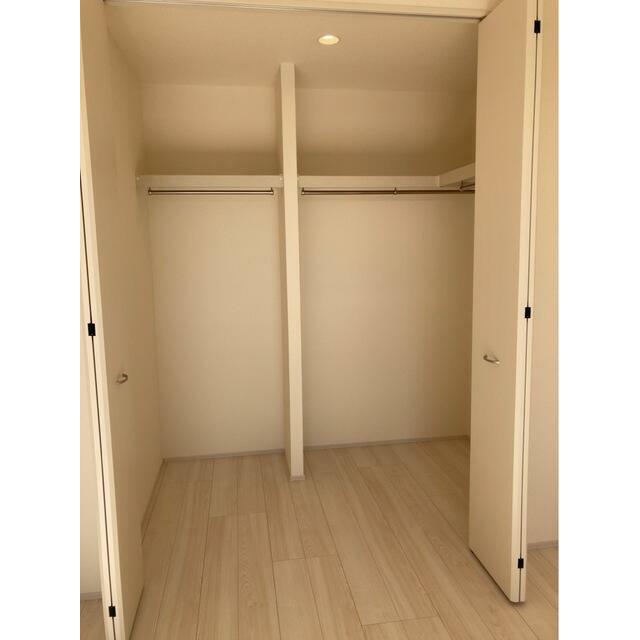 大切な洋服にはきちんと収納場所を用意したい（2号棟）