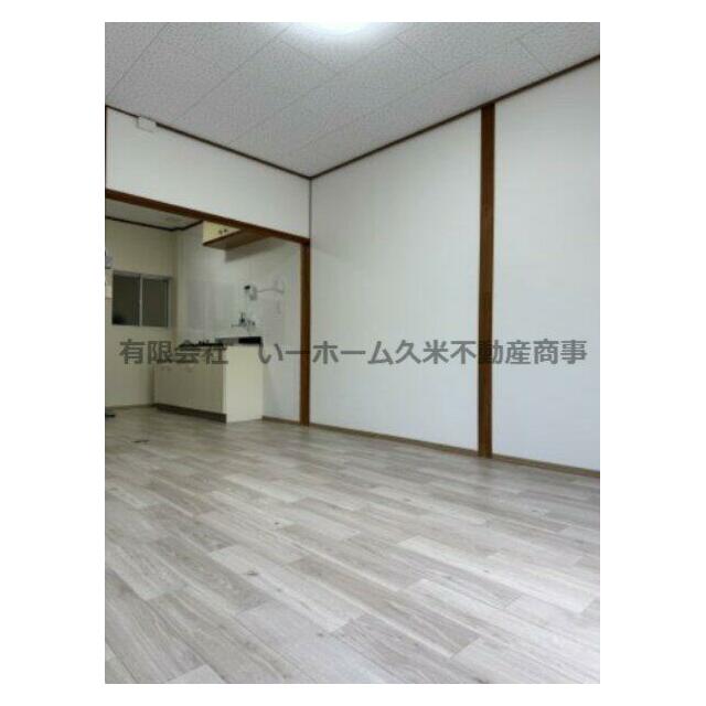 落ち着いた色調の洋室です