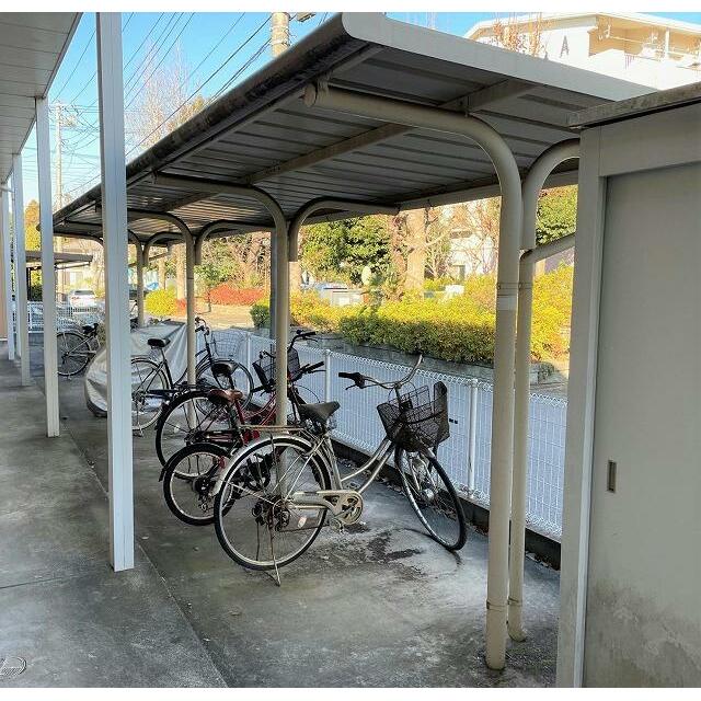 屋根付き駐輪場完備