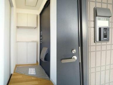 【下駄箱】下駄箱は上下についた収納が十分な広さを確保しております♪