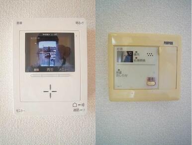 来訪者を声と映像で確認できて安心を与えるカラーモニター付ドアホン♪録画機能付きで不在時の来訪者も確…