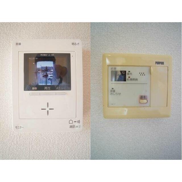 来訪者を声と映像で確認できて安心を与えるカラーモニター付ドアホン♪録画機能付きで不在時の来訪者も確…