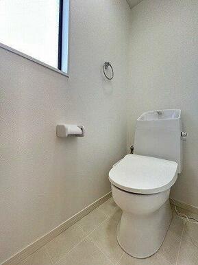 「トイレ」２階トイレも新品交換しております