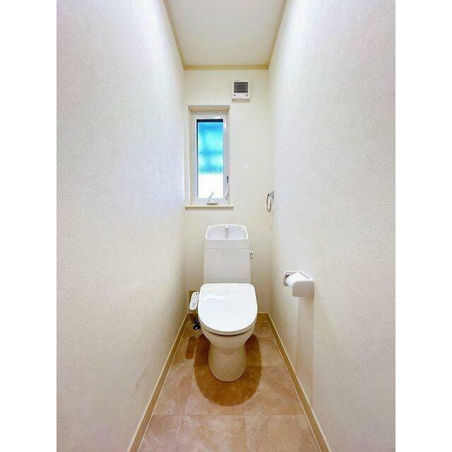 「１階トイレ」洗浄機付きトイレに新品交換済。
