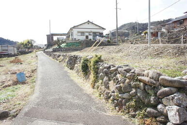 南側の道路（法定外道路）東より撮影