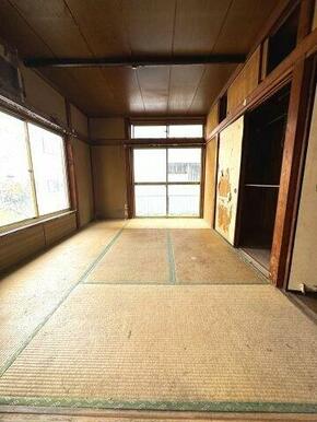 1階の和室部分。大きな窓があり、日当たりが確保されています