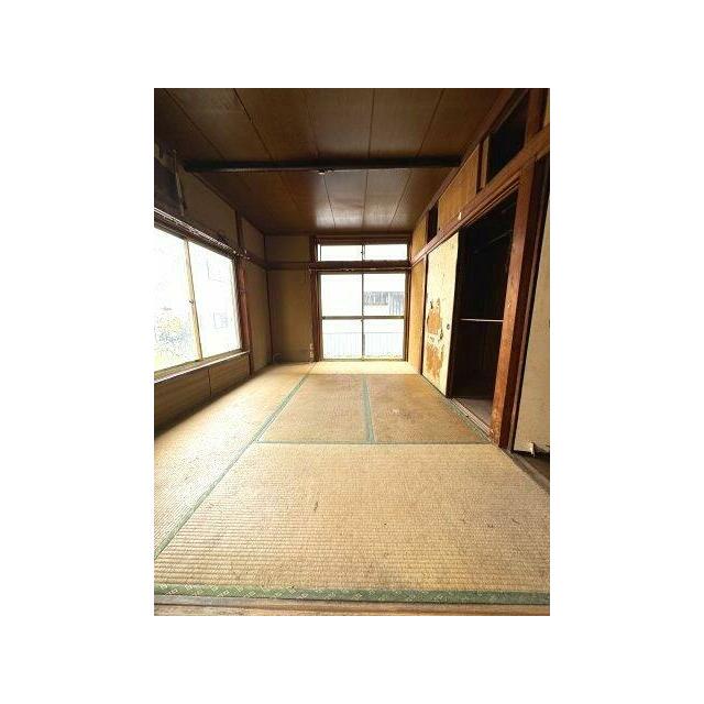 1階の和室部分。大きな窓があり、日当たりが確保されています
