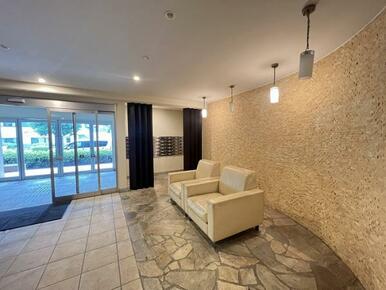 「共用部」エントランス