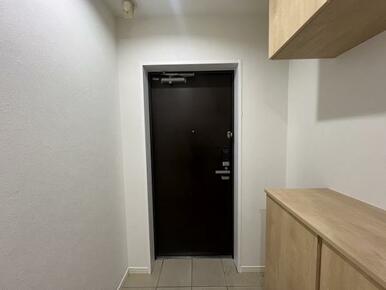 「玄関」オートロックが付いております。