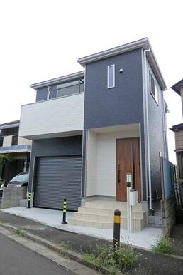 静かな住宅街にある日当たりの良い戸建てです