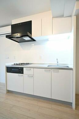 システムキッチン（2口ガスコンロ・グリル付）