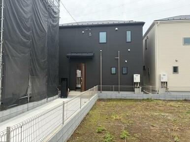 【５号棟】落ち着いた黒が醸し出す上質な雰囲気。大人の住まいにぴったり