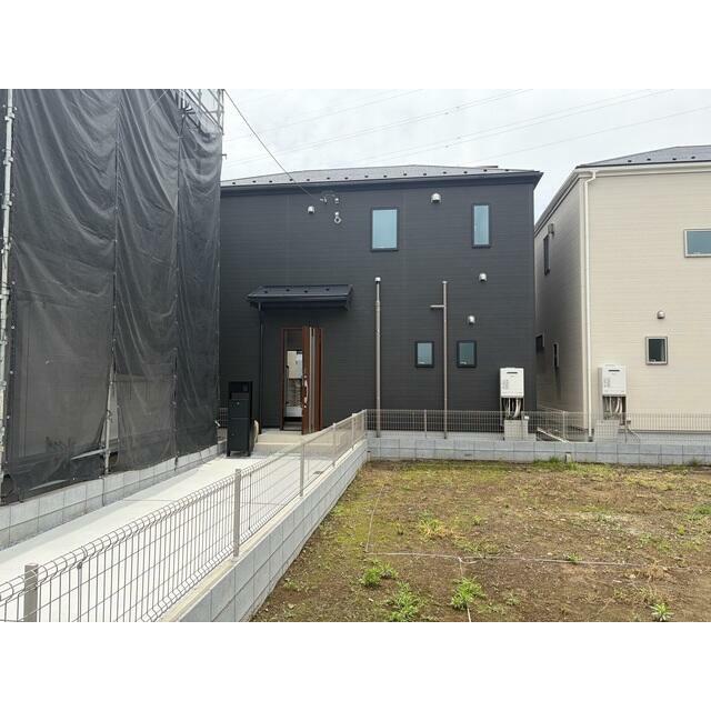 【５号棟】落ち着いた黒が醸し出す上質な雰囲気。大人の住まいにぴったり