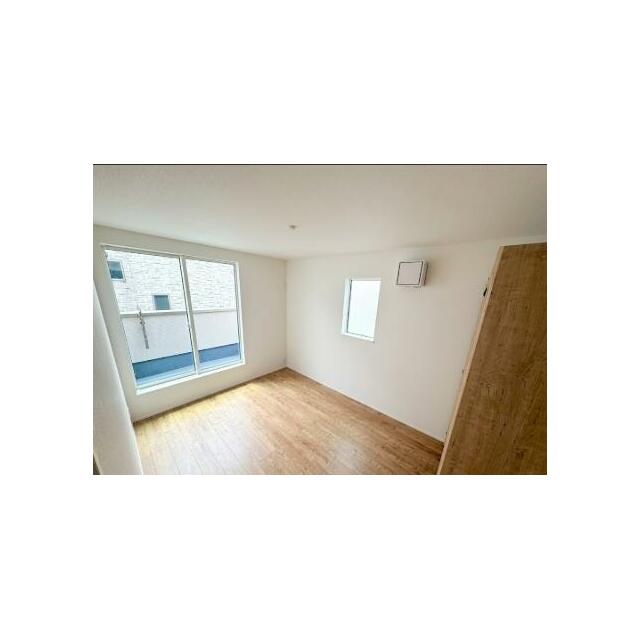 【３号棟】6.0帖のルーフバルコニー付きのお部屋です。
