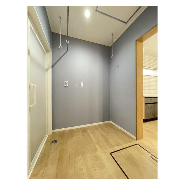 廊下とリビングどちらからも入れるので動線が短い！