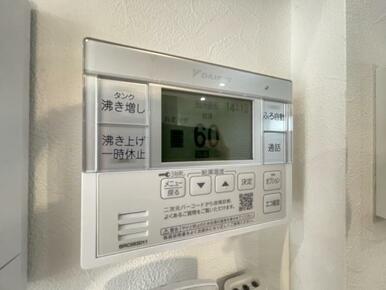 いつでも暖かい湯船に入れる追焚き炊き機能付き！