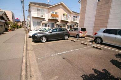 駐車場があるので、車を買う予定の方も安心です