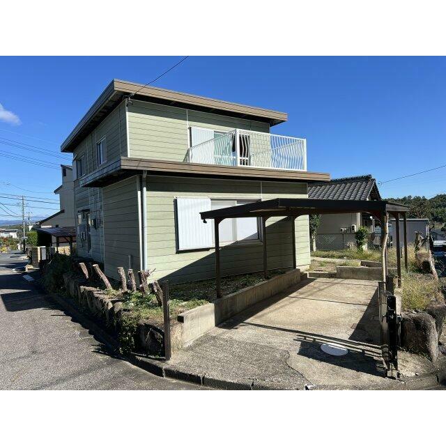 角地に立地し前面道路も5ｍ越え！車の出し入れも楽々♪カーポート付！