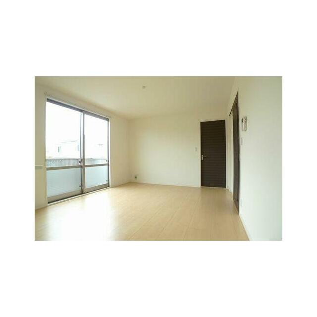 ＬＤＫは１１．０帖の広さとなります。　南向きのお部屋ですので、しっかりお部屋に光を採り込みます♪