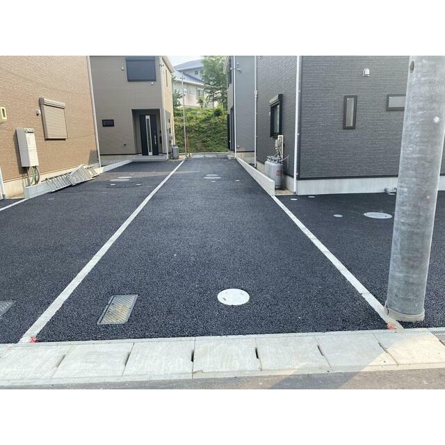 駐車場は2台駐車可能(車種による) 来客時にも対応可能☆