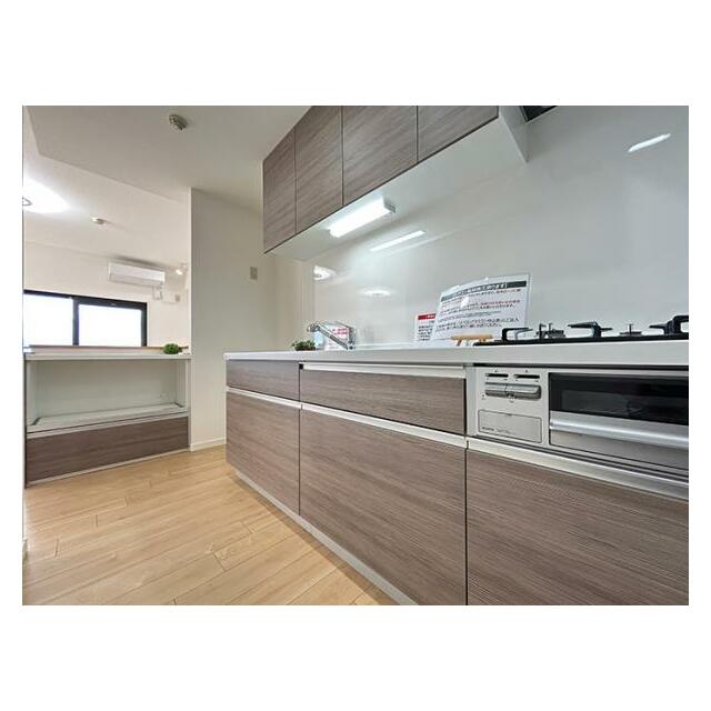 「キッチン」新品に交換済み。コンパクトながら使い勝手の良い配置となっております