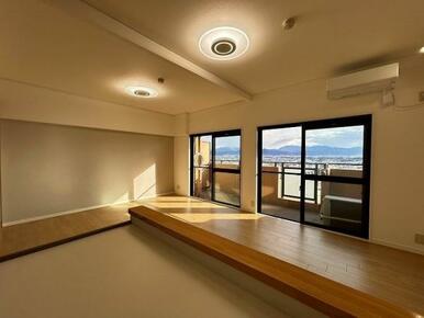 「LDK」カップボードはカウンターとしても利用できるよう施工しました