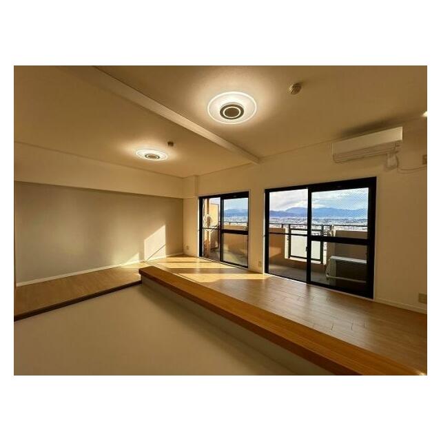 「LDK」カップボードはカウンターとしても利用できるよう施工しました