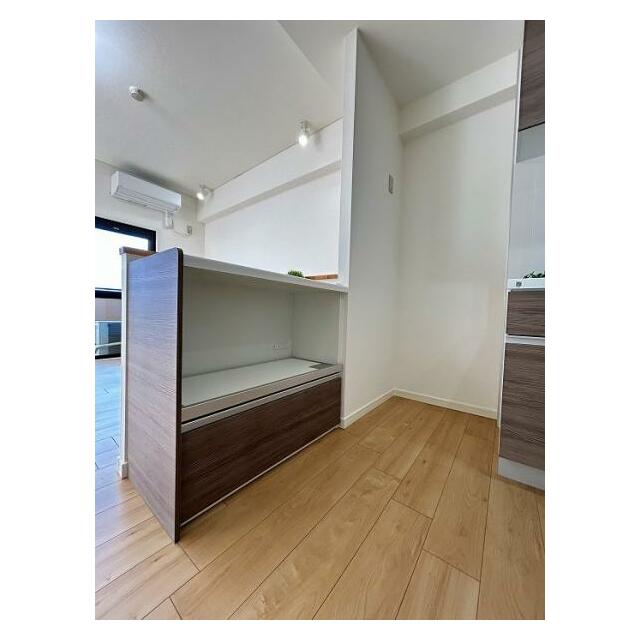 「キッチン」調理家電を収納できるカップボード付。新たに収納家具を用意する必要がありません