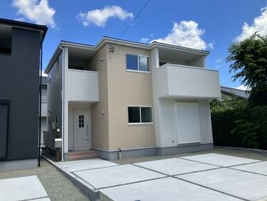 日を重ねるごとにこの佇まいに愛着が湧いてきそう（2号棟）