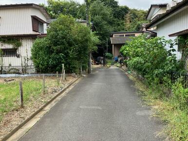 前面道路の様子です。（位置指定道路）