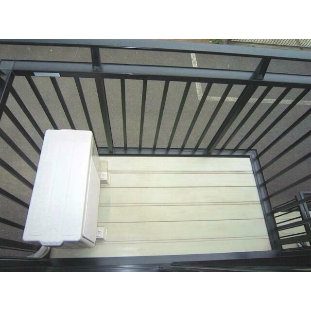 南向きのバルコニー（写真は別号室のものです）