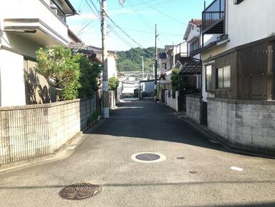 東側道路（北から撮影）