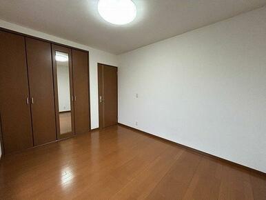 ３階北側洋室　約６．２帖のお部屋です。