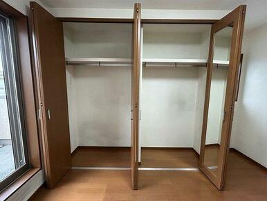 ３階南西洋室　クローゼットがございます