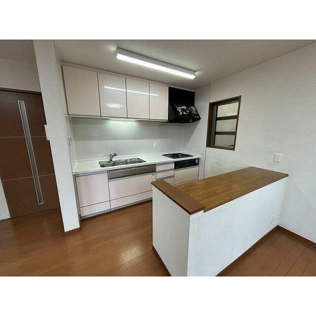 キッチン　カウンターもあるので作業台として利用可能です