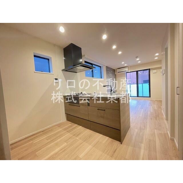 広いリビングでゆったりくつろげる憩いの空間♪